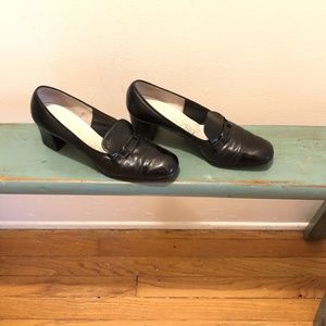 Vintage Red Cross Black Shoes Flats 1960s 8 1/2